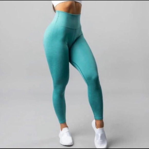 Alphalete Other - Alphalete Halo Leggings in Aquamarine